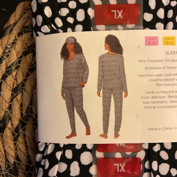 DKNY Sleep Jogger Set With Eye Mask 3 piece NWT XL - Picture 7 of 10